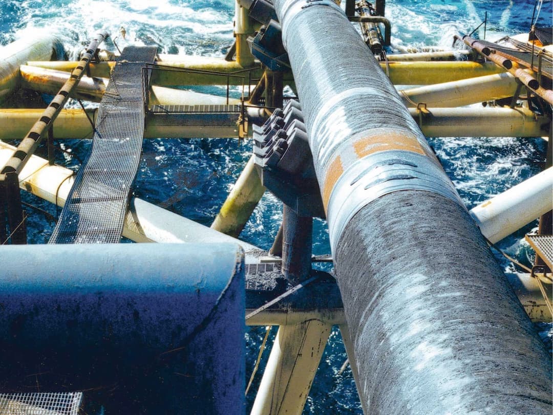 Instalación de tubería de diámetro especial en un sistema de aguas residuales